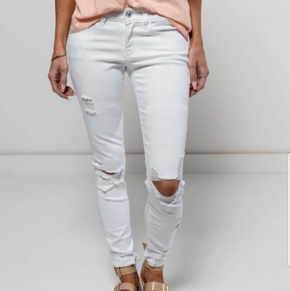 White distressed jean